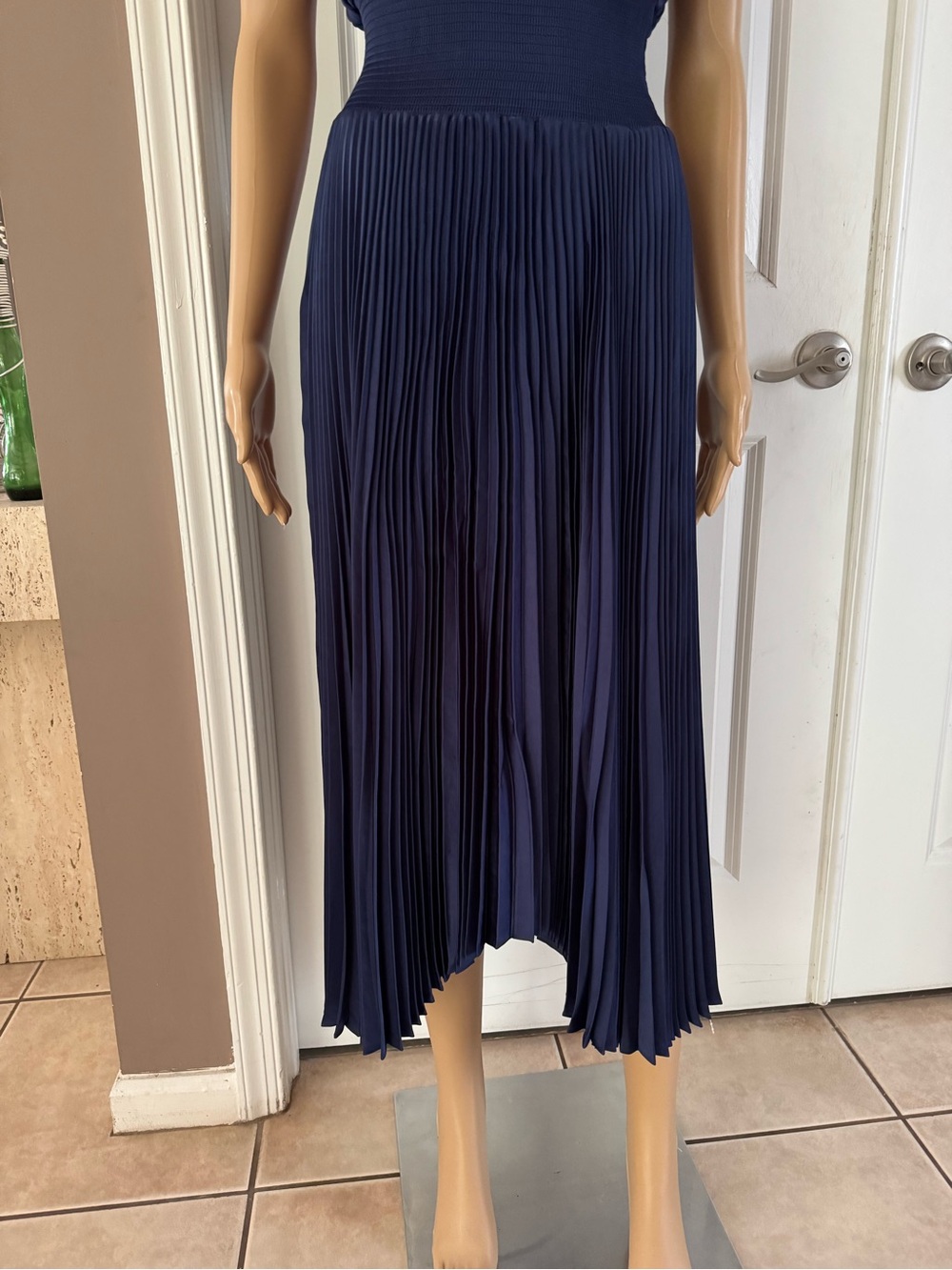A.L.C. Renzo II Satin Pleated Dress. Size 6. MSRP $595 - Picture 11 of 17